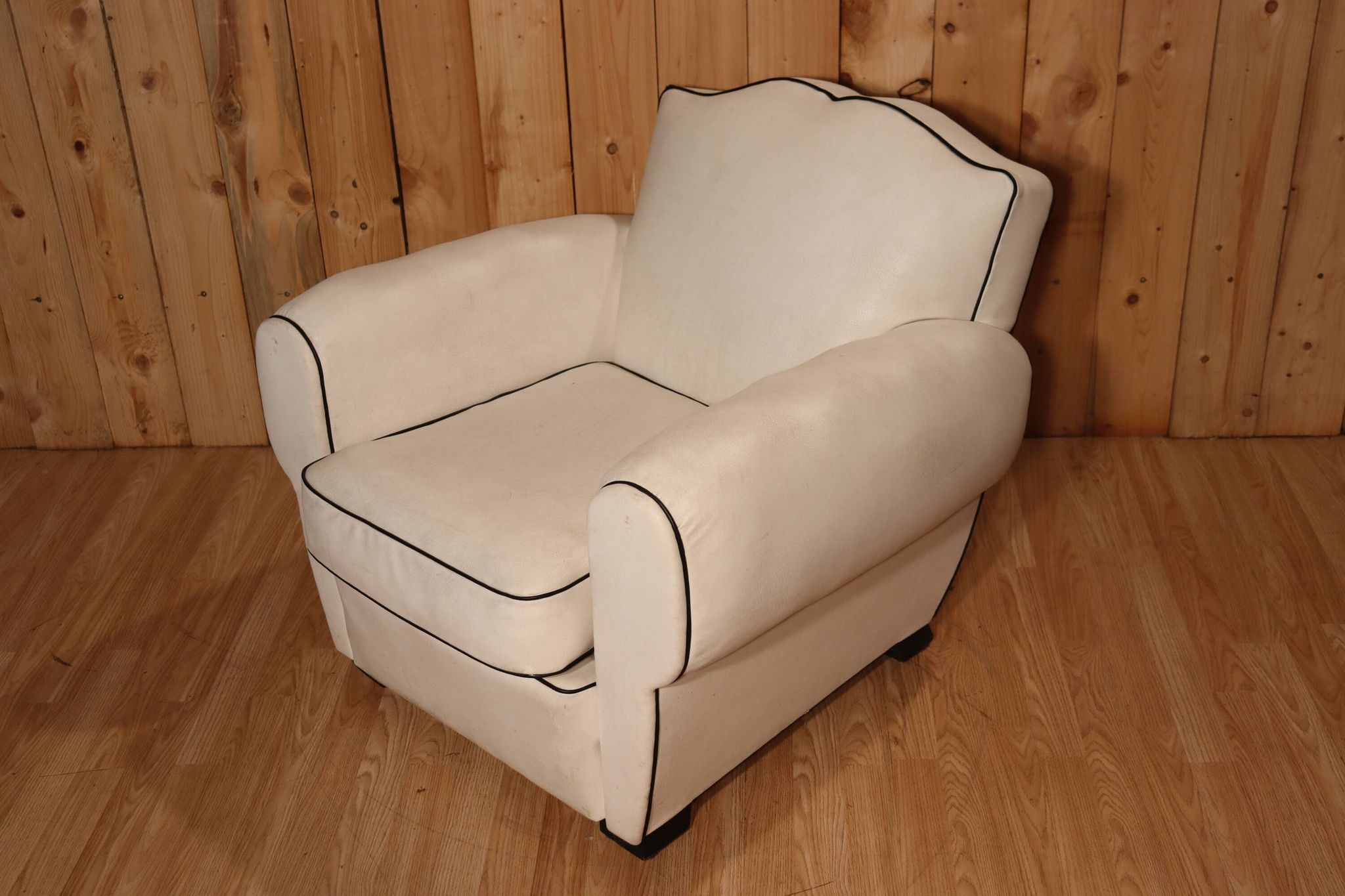 Fauteuil club en cuir blanc