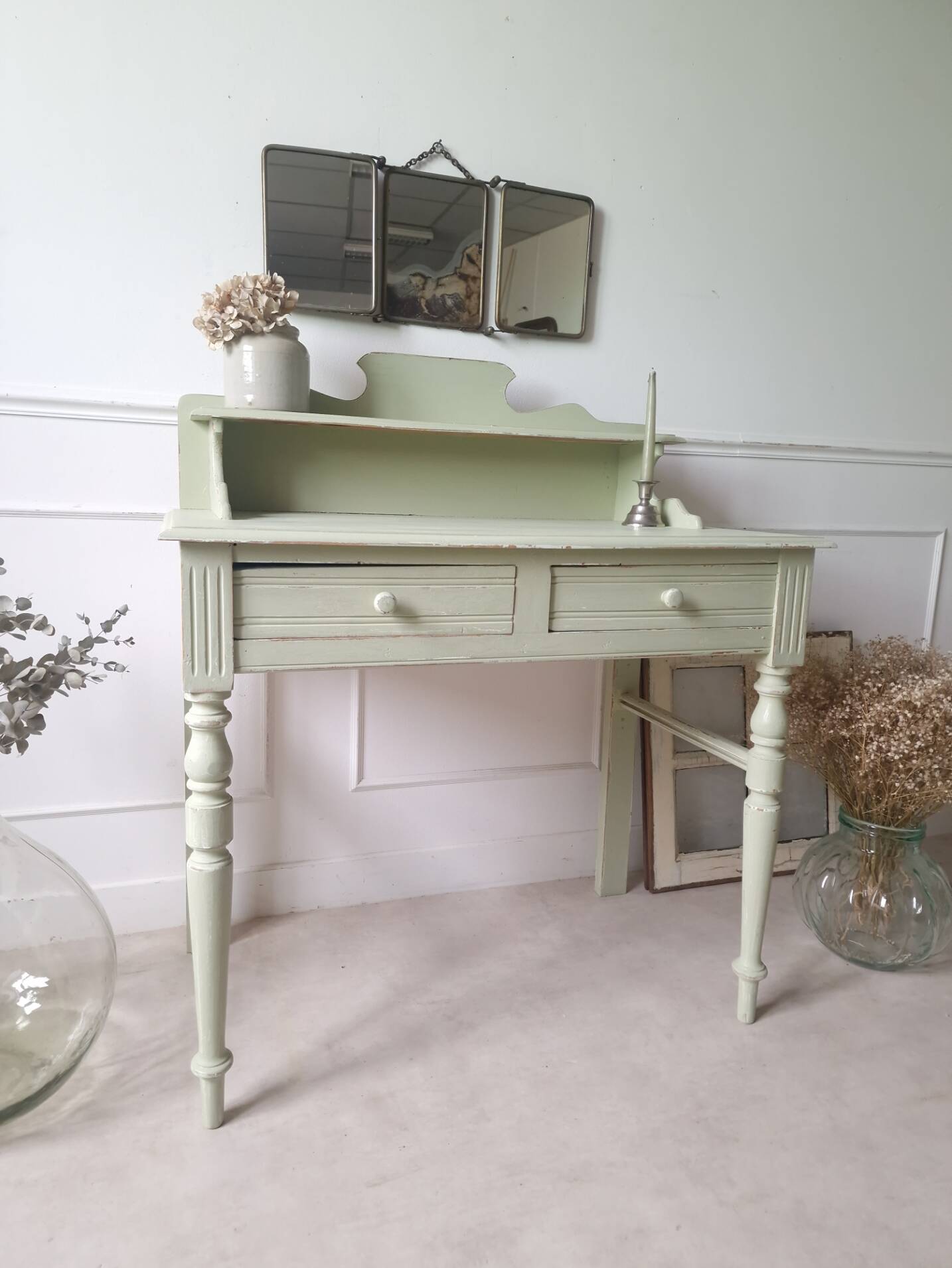 Old dressing table