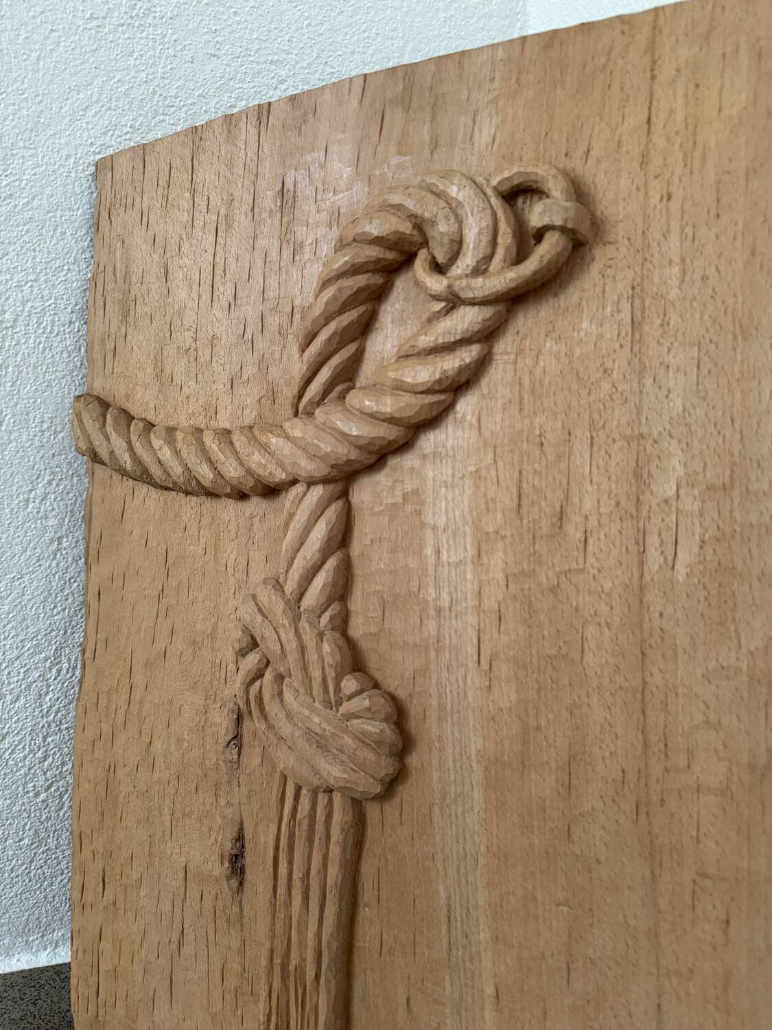 Sculpture bas relief noeud bois