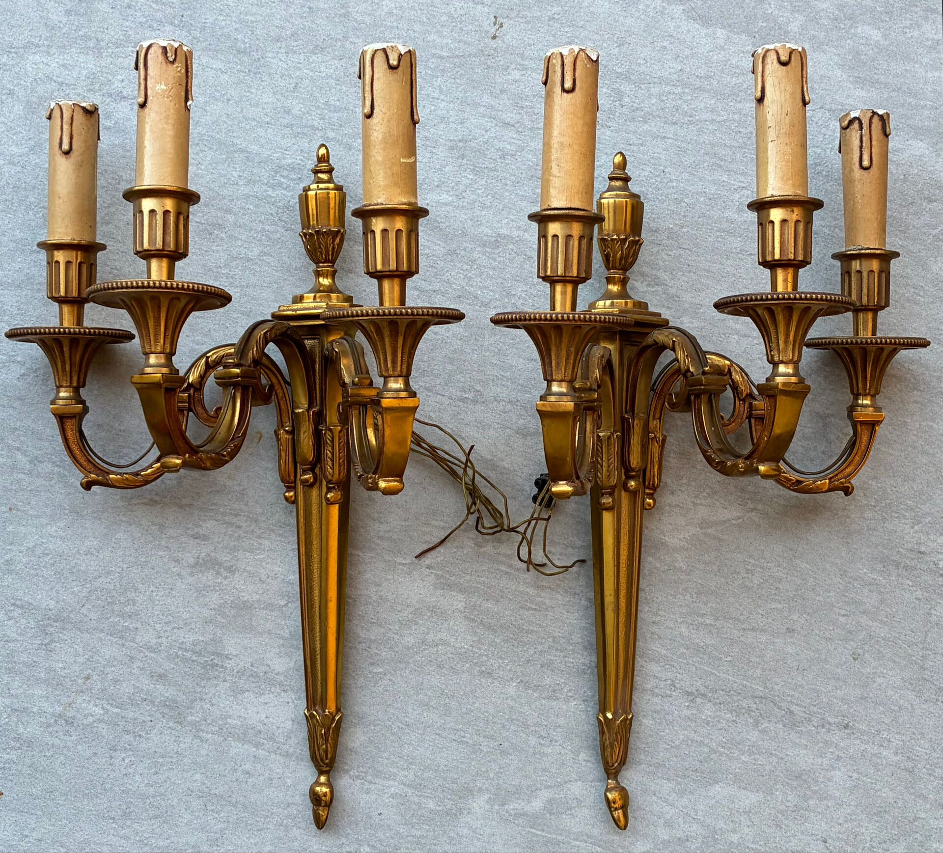 Paires d’appliques bronze Louis XVI Lucien Gau