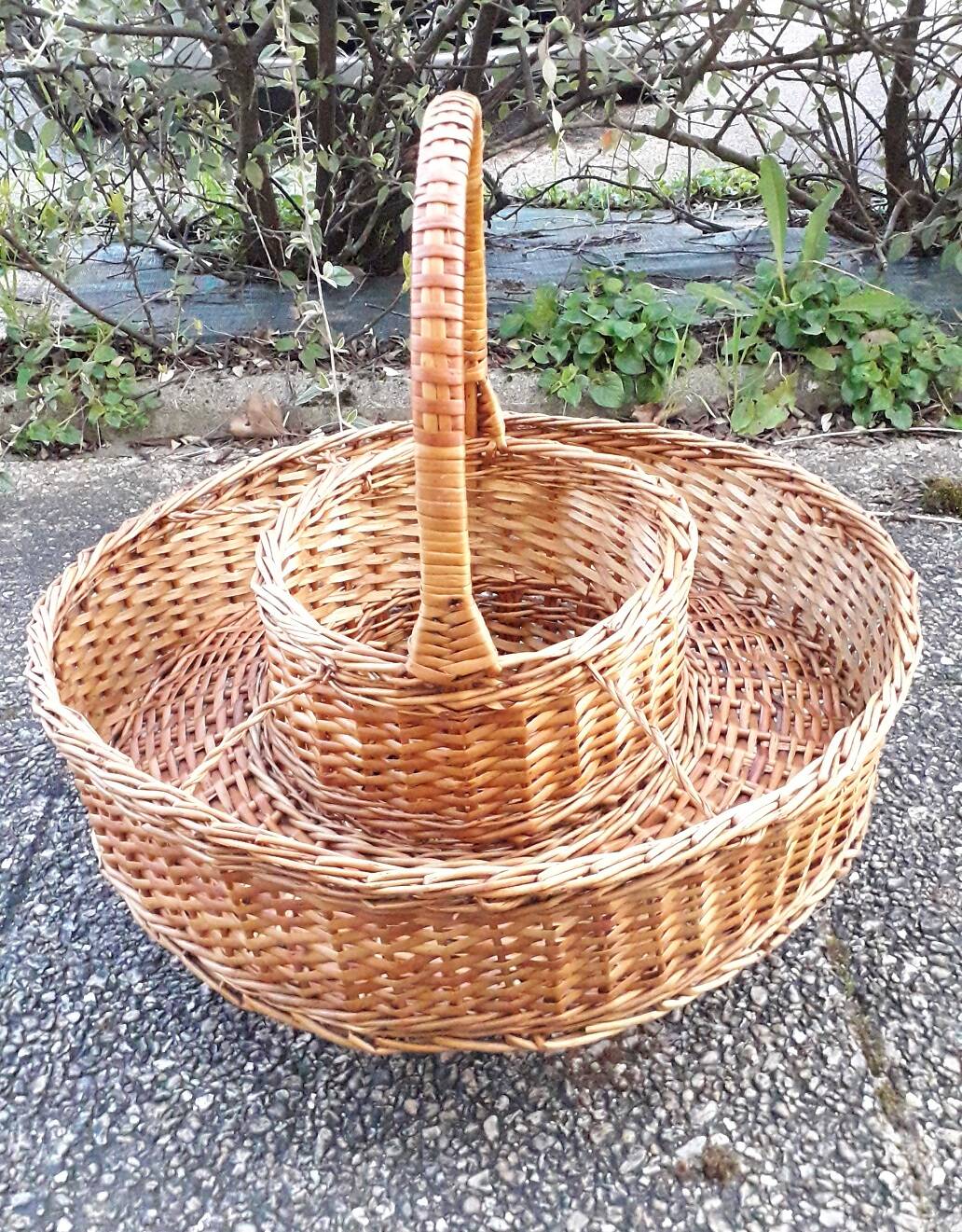 Portable wicker bar