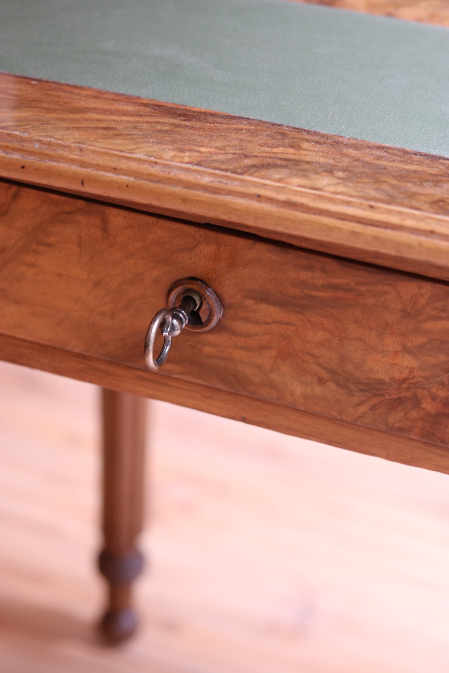 Tiered walnut desk, 19th century (circa 1860)