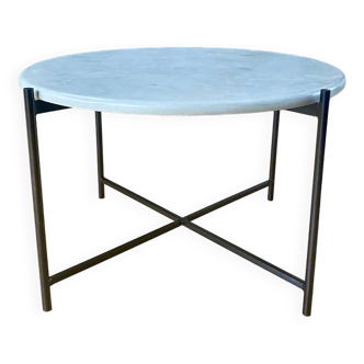 Round coffee table