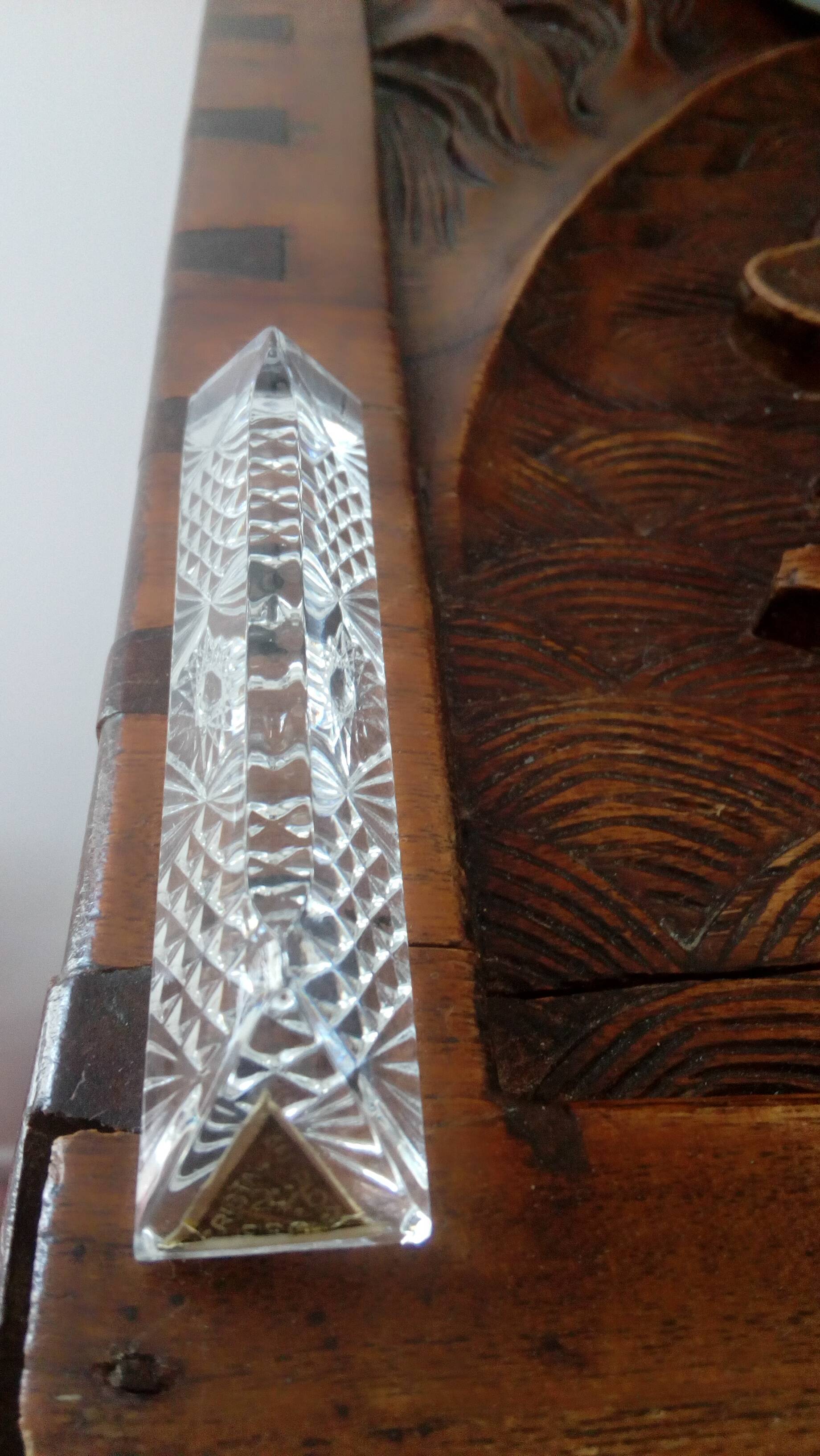 Ensemble de 12 porte-couteaux en cristal taillé
