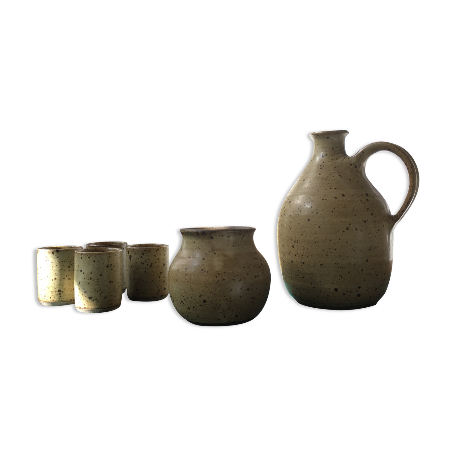 Series of pyrity stoneware tableware