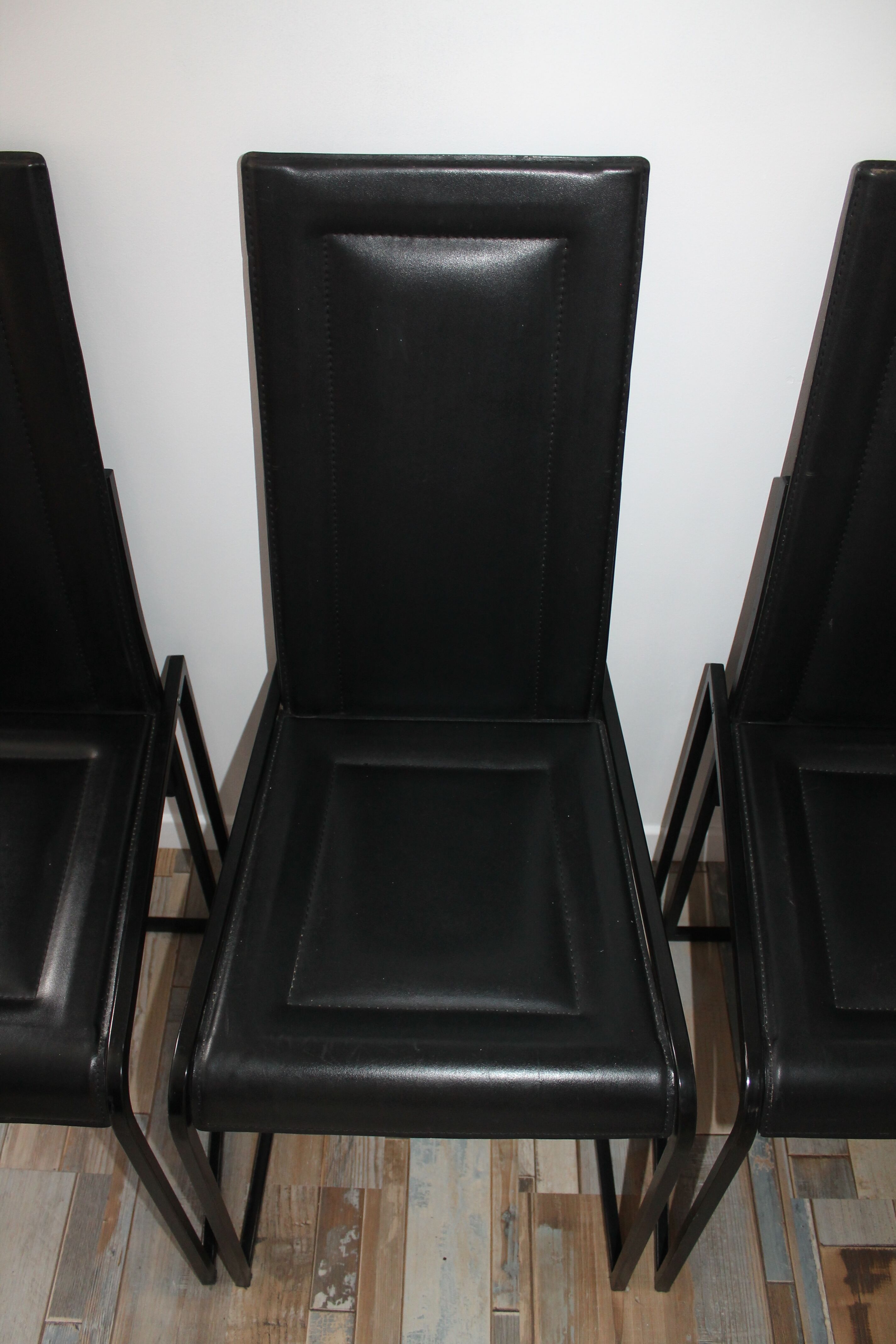 Lot de 4 chaises vintage cuir piqure sellier