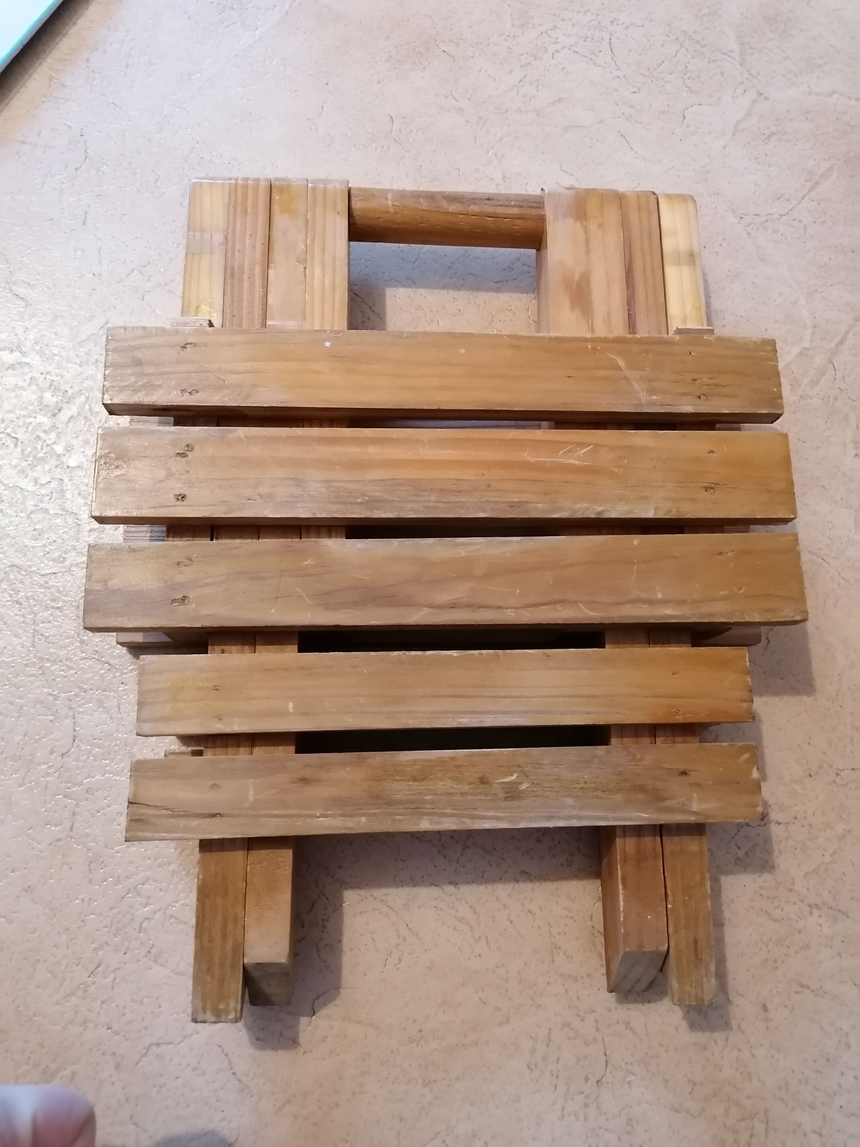 Foldable stool