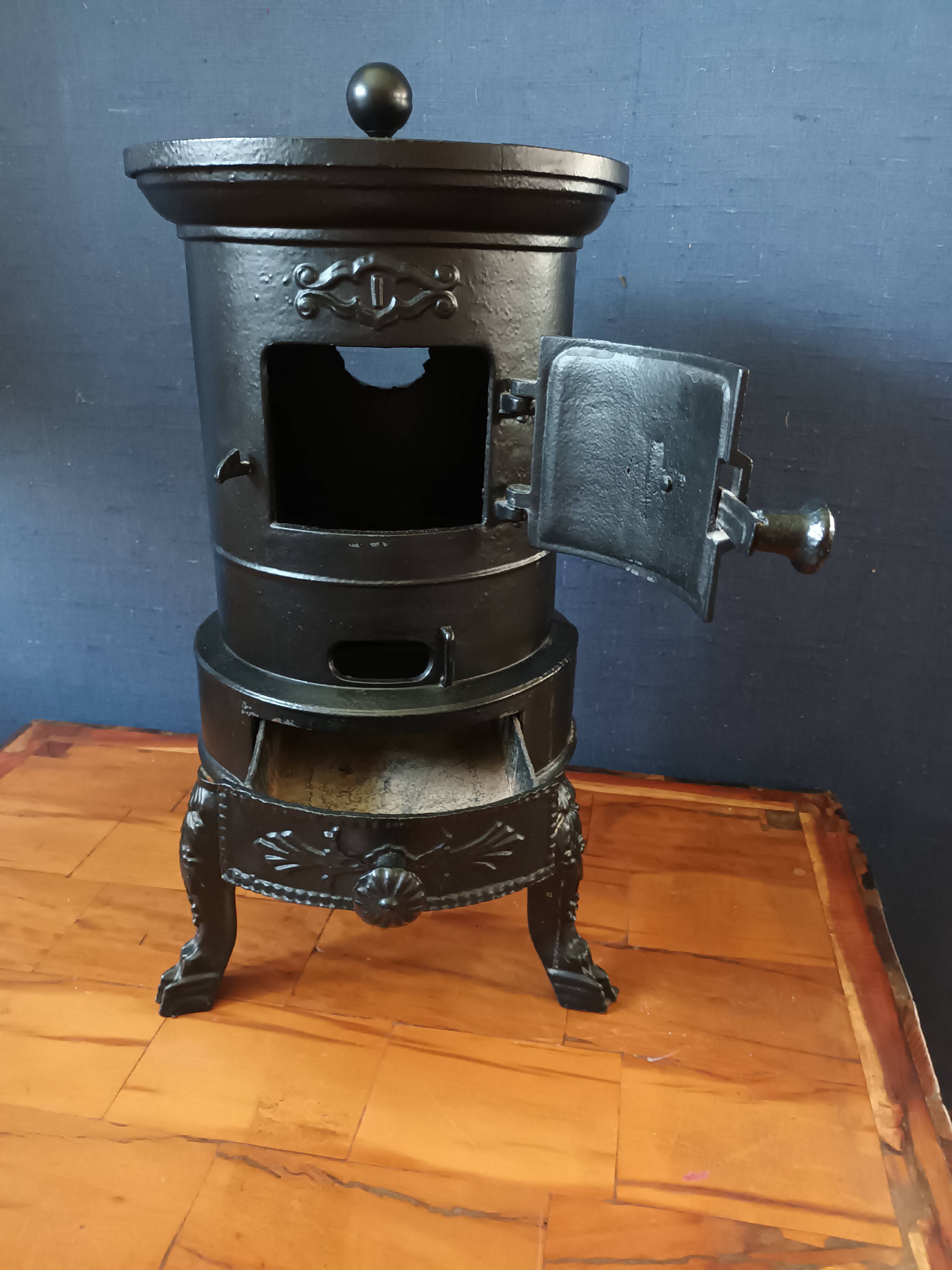 Cast iron stove