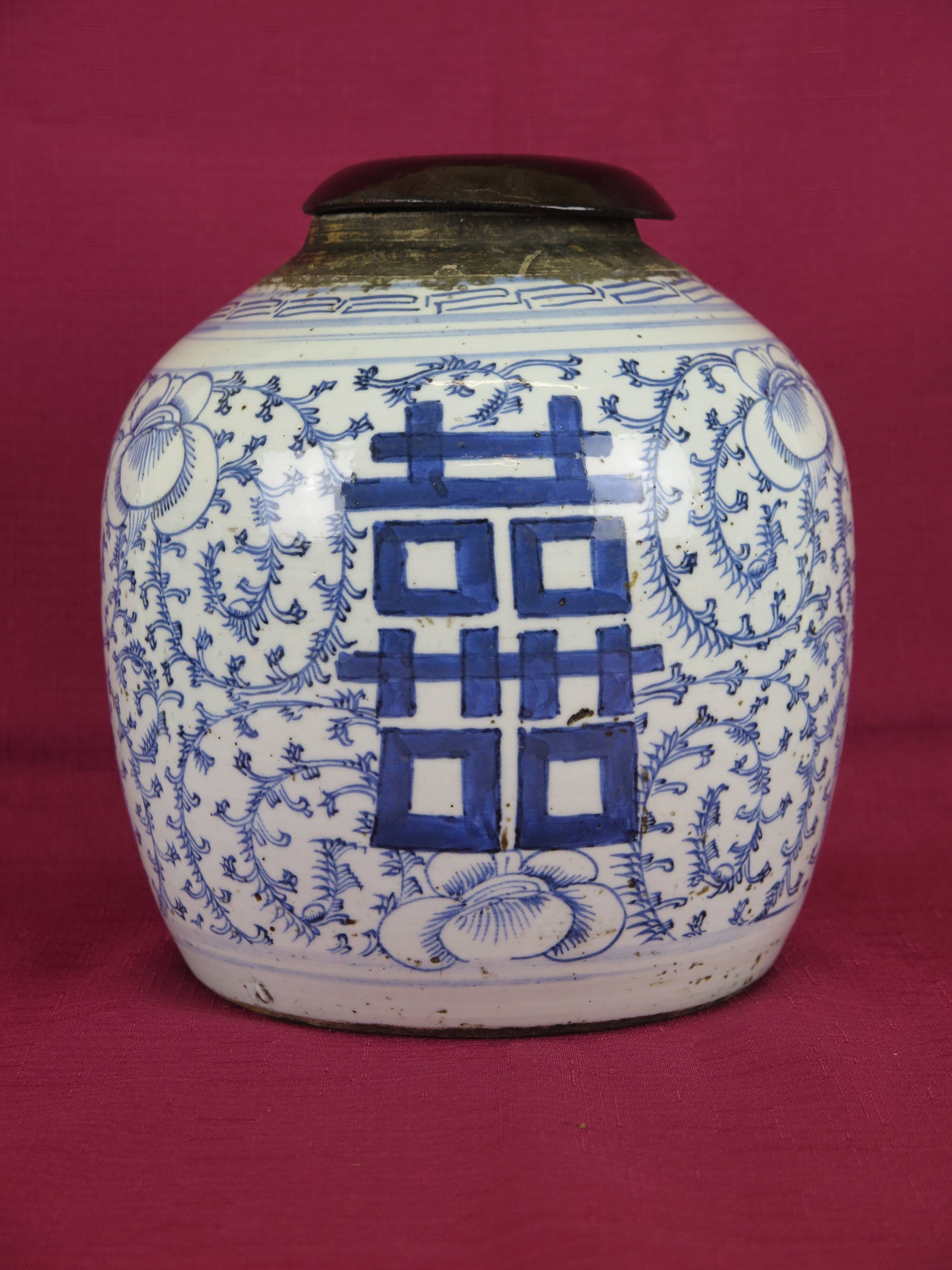 Vintage ceramic vase from China hand painted white blue wooden lid CM2