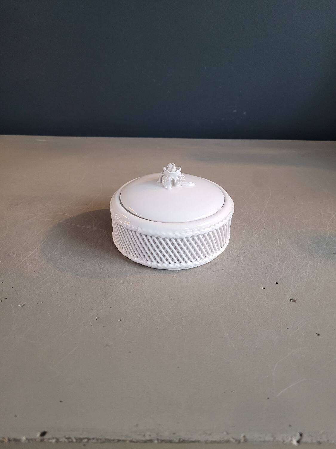 Boîte, bonbonnière en porcelaine