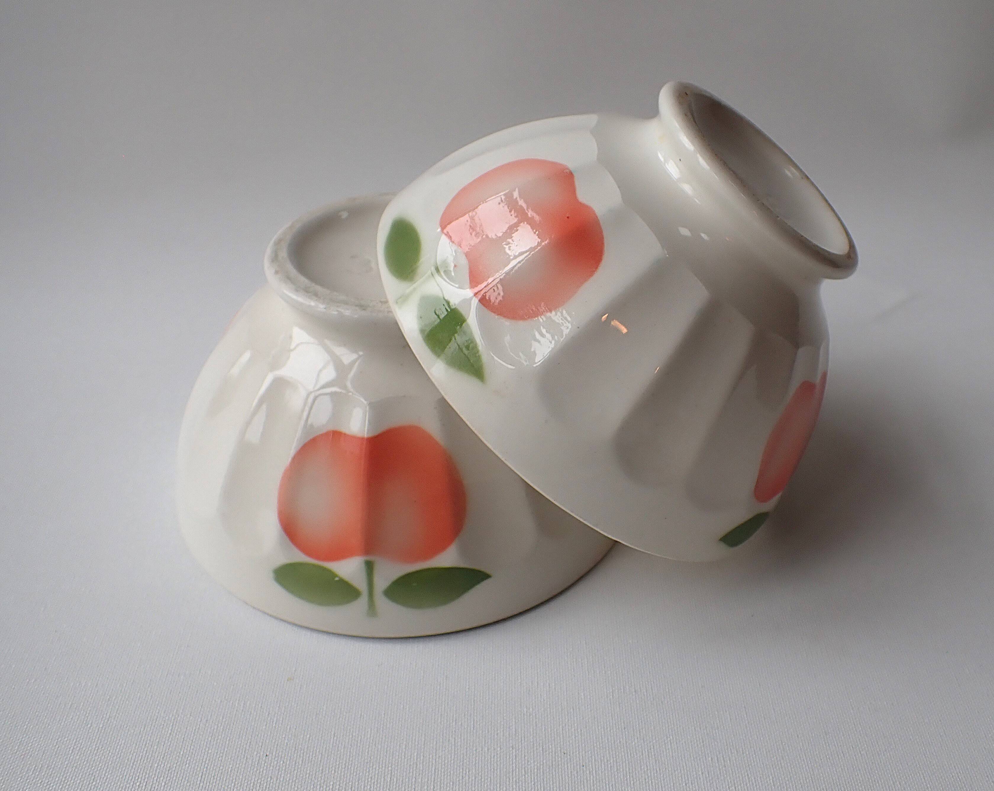 Lot de 2 anciens bols à facettes - motif pomme (ou pêche)