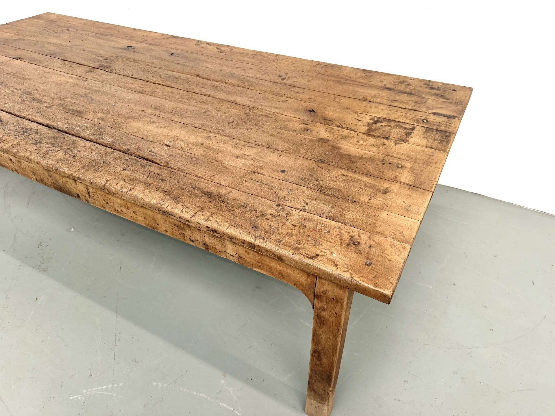Large brutalist farmhouse table in solid oak from the 1950s.