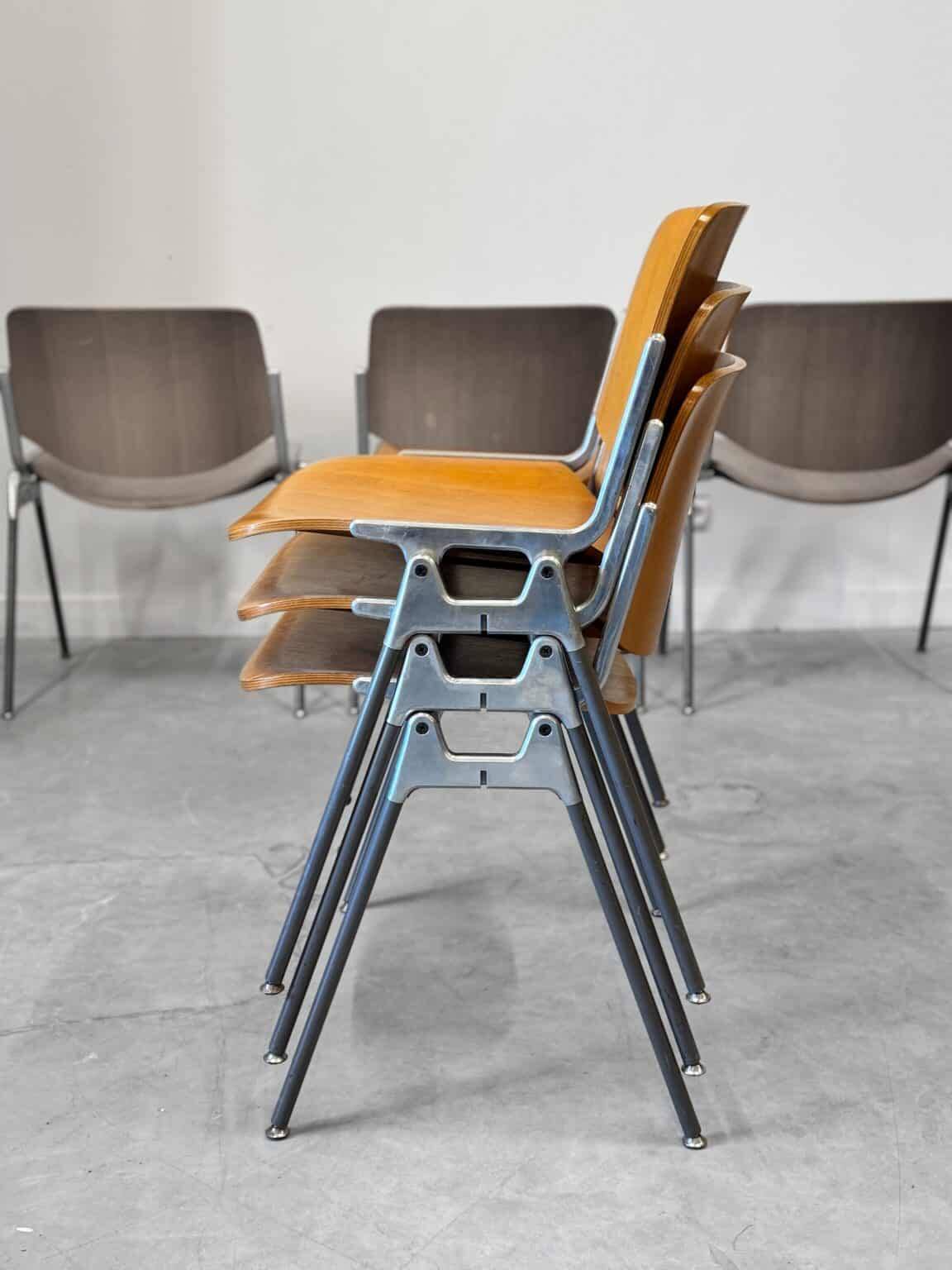 Set of 6 vintage Giancarlo Piretti chairs, model DSC 106