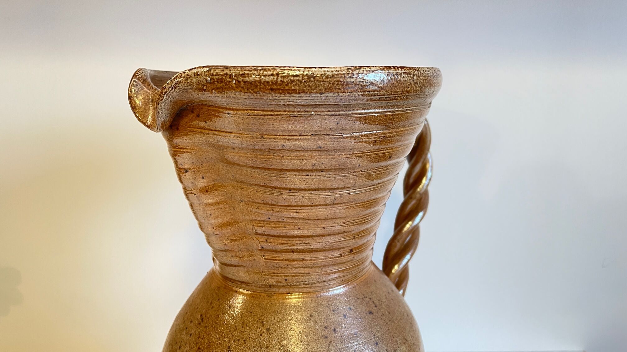 Xl pitcher in vintage enamelled gres