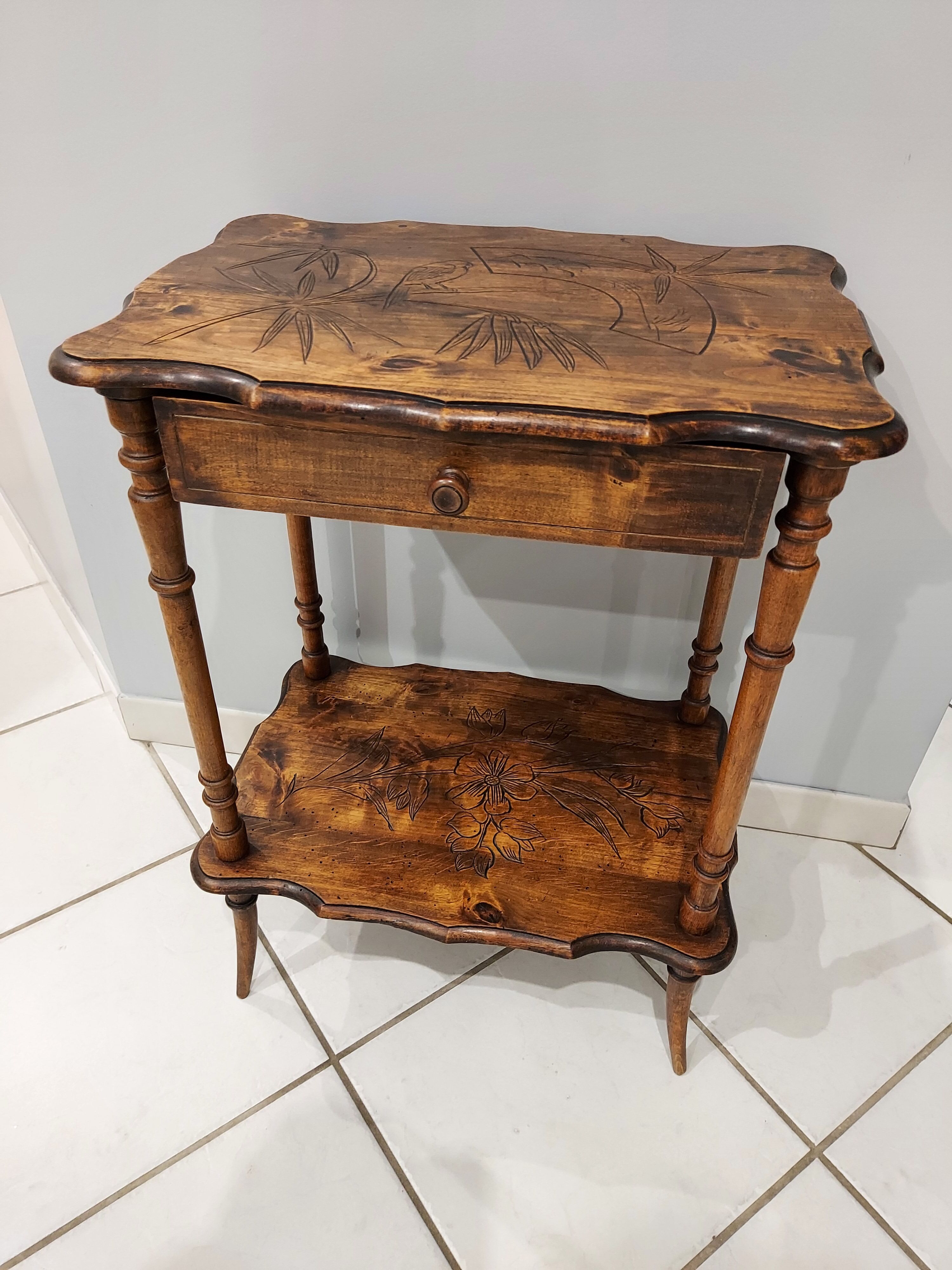Gueridon scelette bois de style Art nouveau