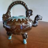 Vietnam tripod wine pourer