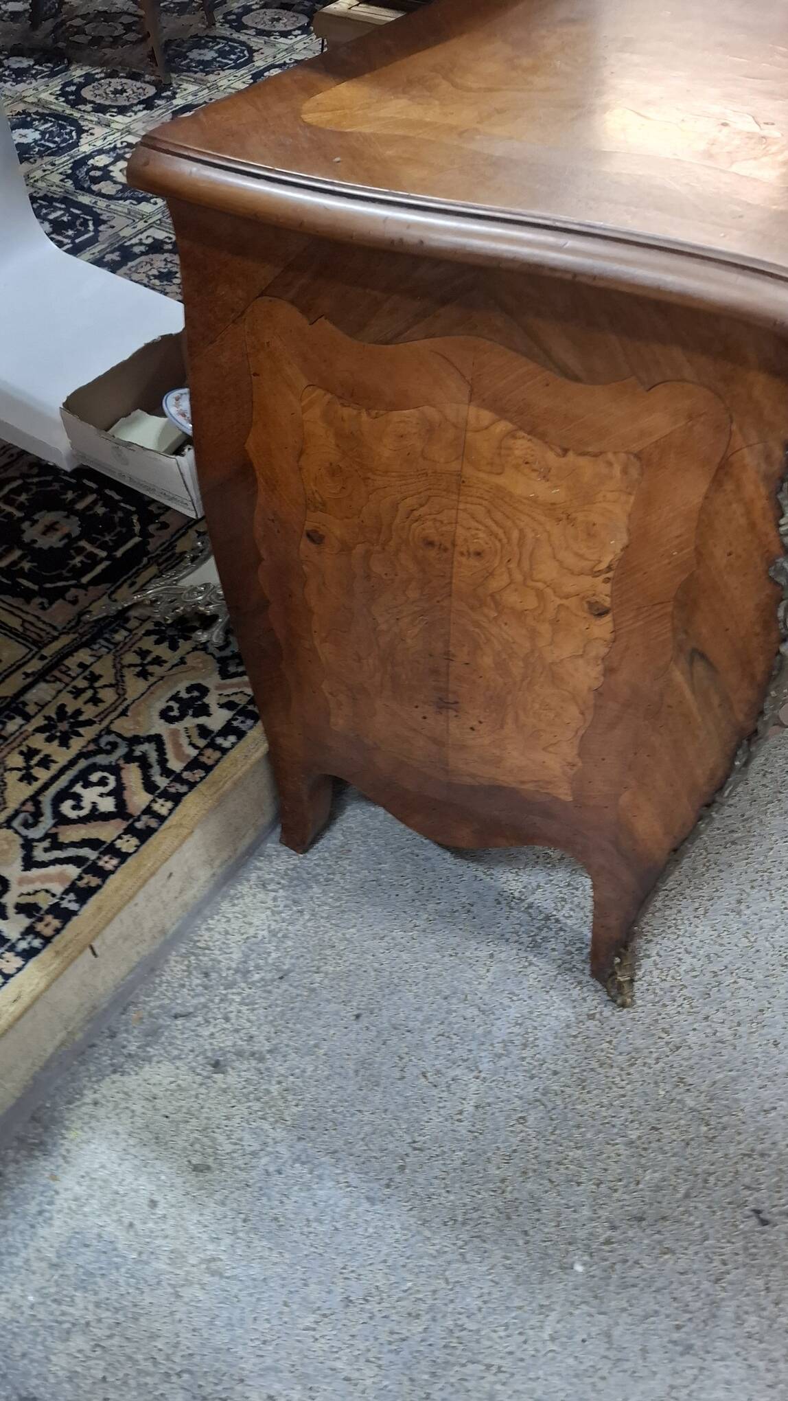 Louis XV style chest of drawers in marquetry flag