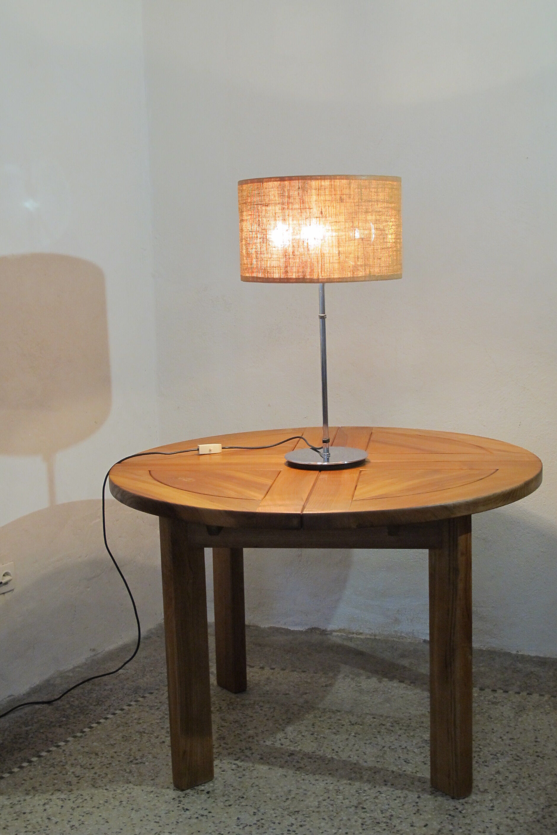 Roundtable in solid oiled elm of the Maison Regain year 70 80