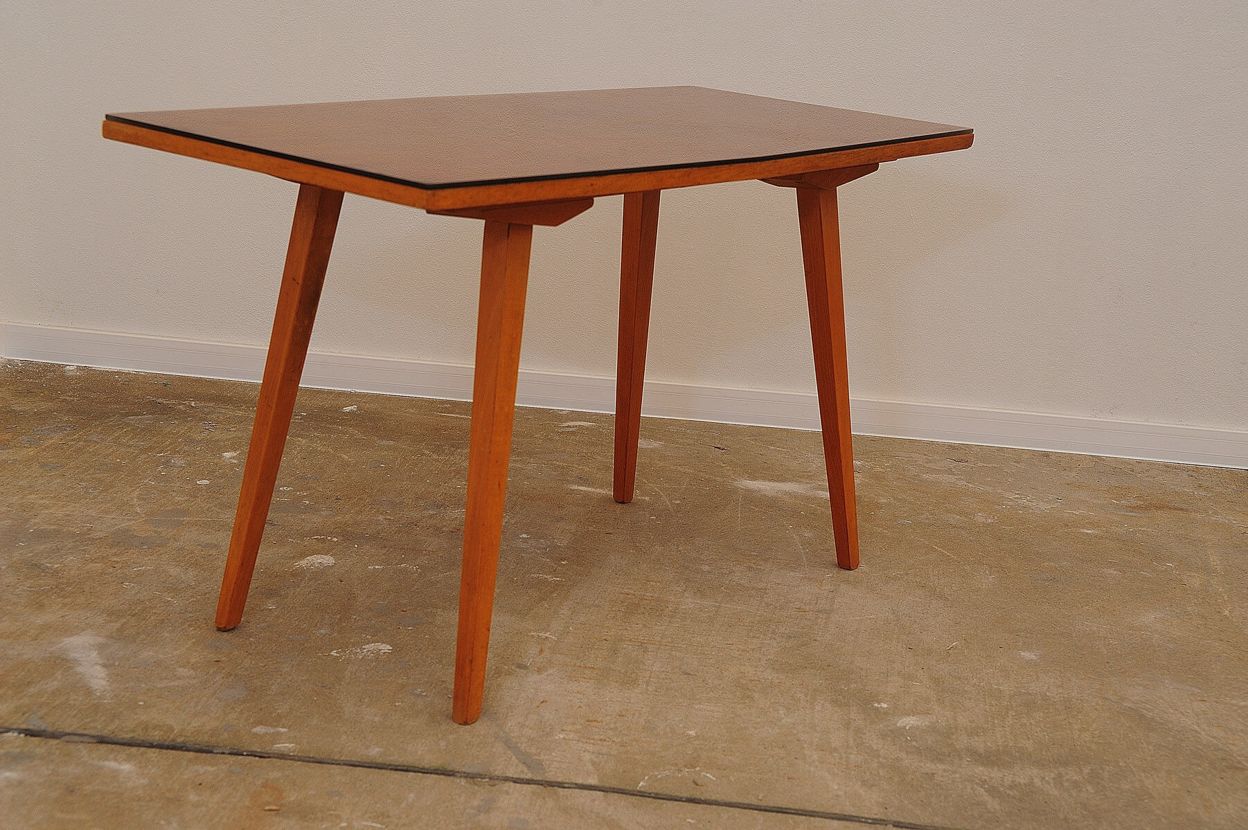 Table basse en bois de hêtre du milieu du siècle par Tatra nabytok, années 1960, Tchécoslovaquie