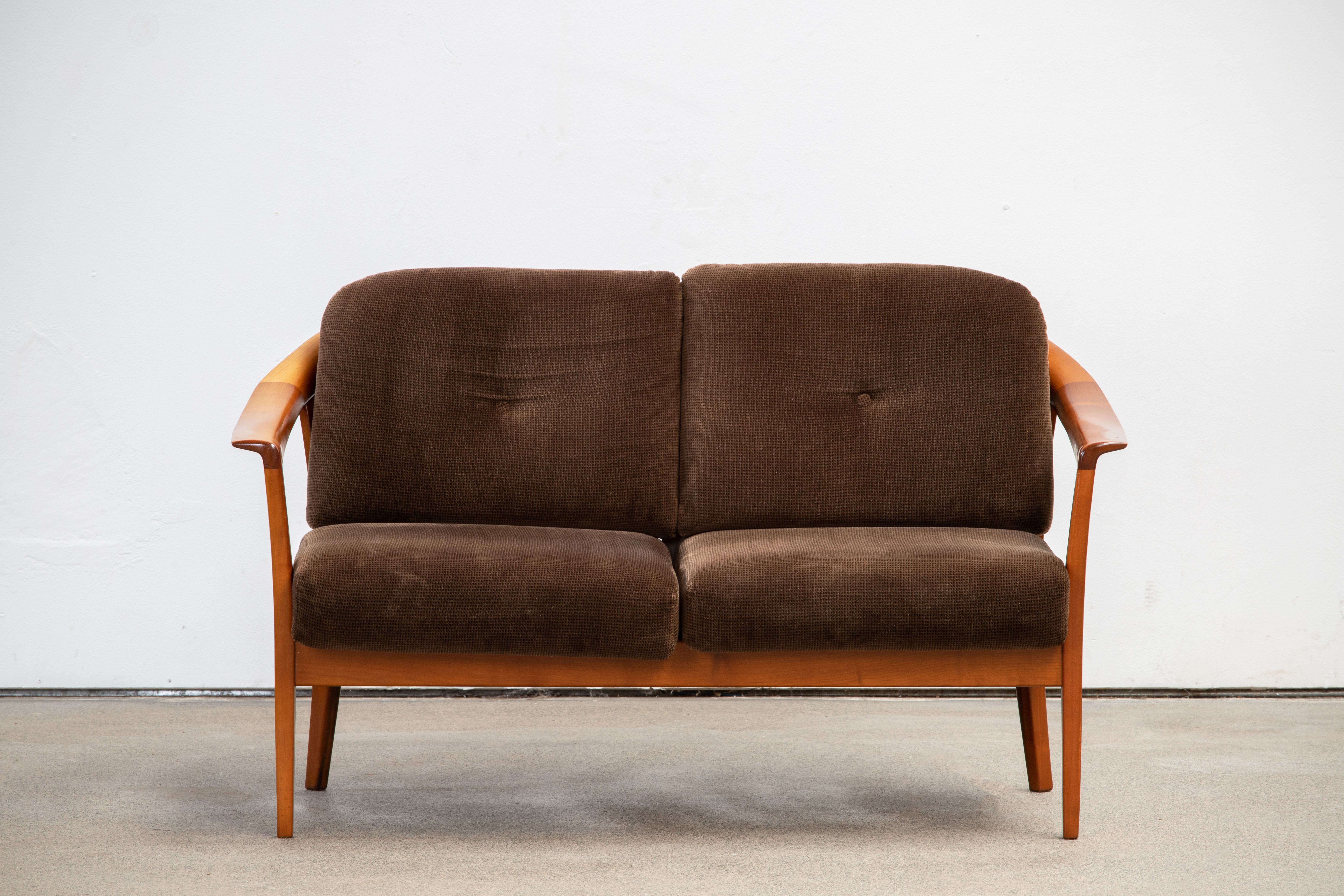 Vintage Scandinavian Sofa – 133 cm