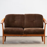 Vintage Scandinavian Sofa – 133 cm