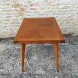 Oak table has two vintage extensions