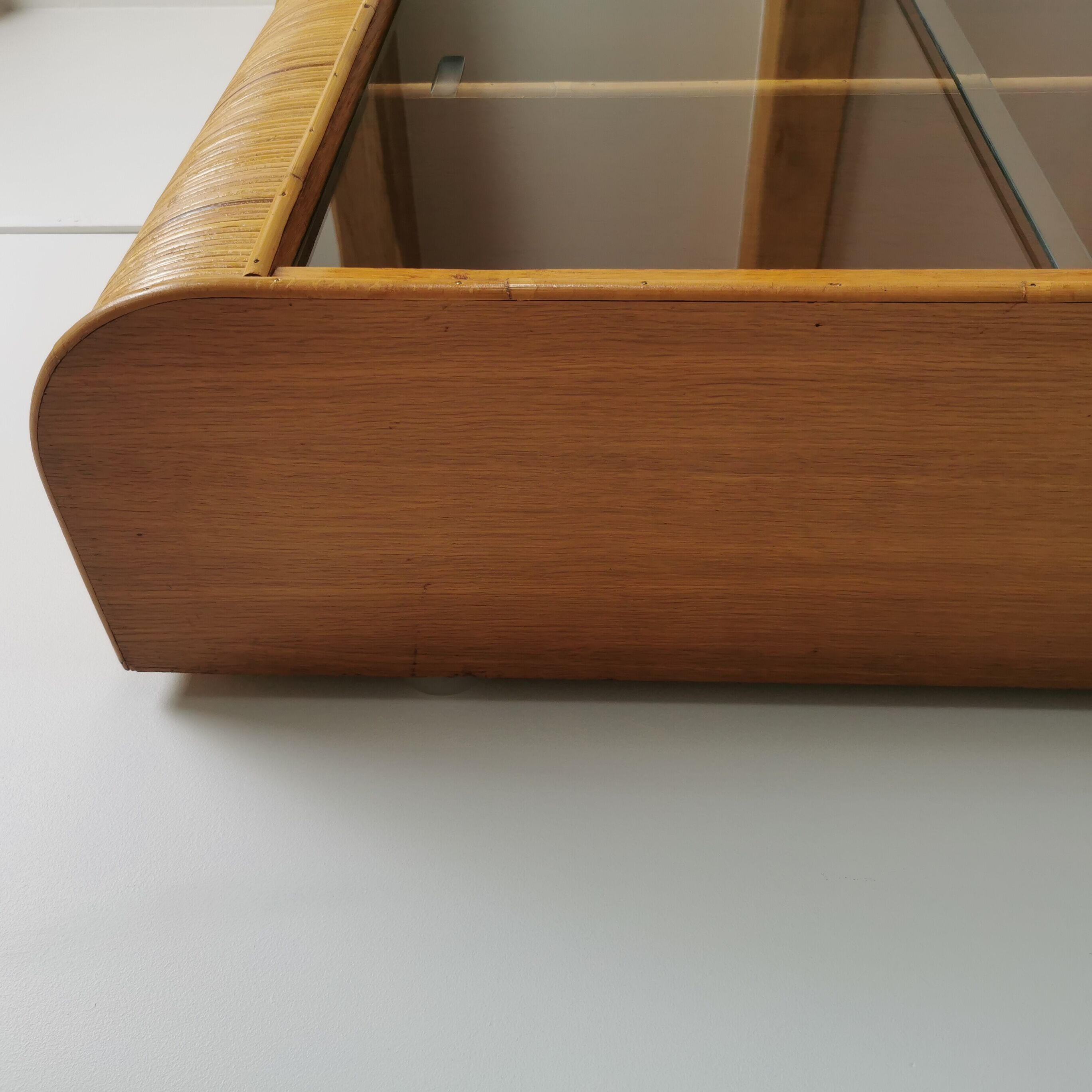 Rattan wall display case 60'