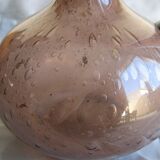 Carafe en verrerie de Biot de couleur violet mauve