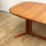 Extendable mid century oval teak dining table by Glostrup, 1960s