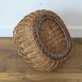 Wicker basket with handle