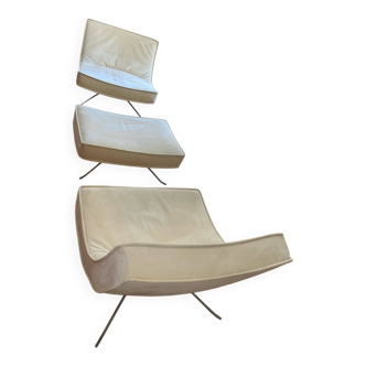 Deux fauteuils et un repose pied pop de Roset