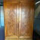 Armoire en orme massif d’époque Restauration, XIXe siècle