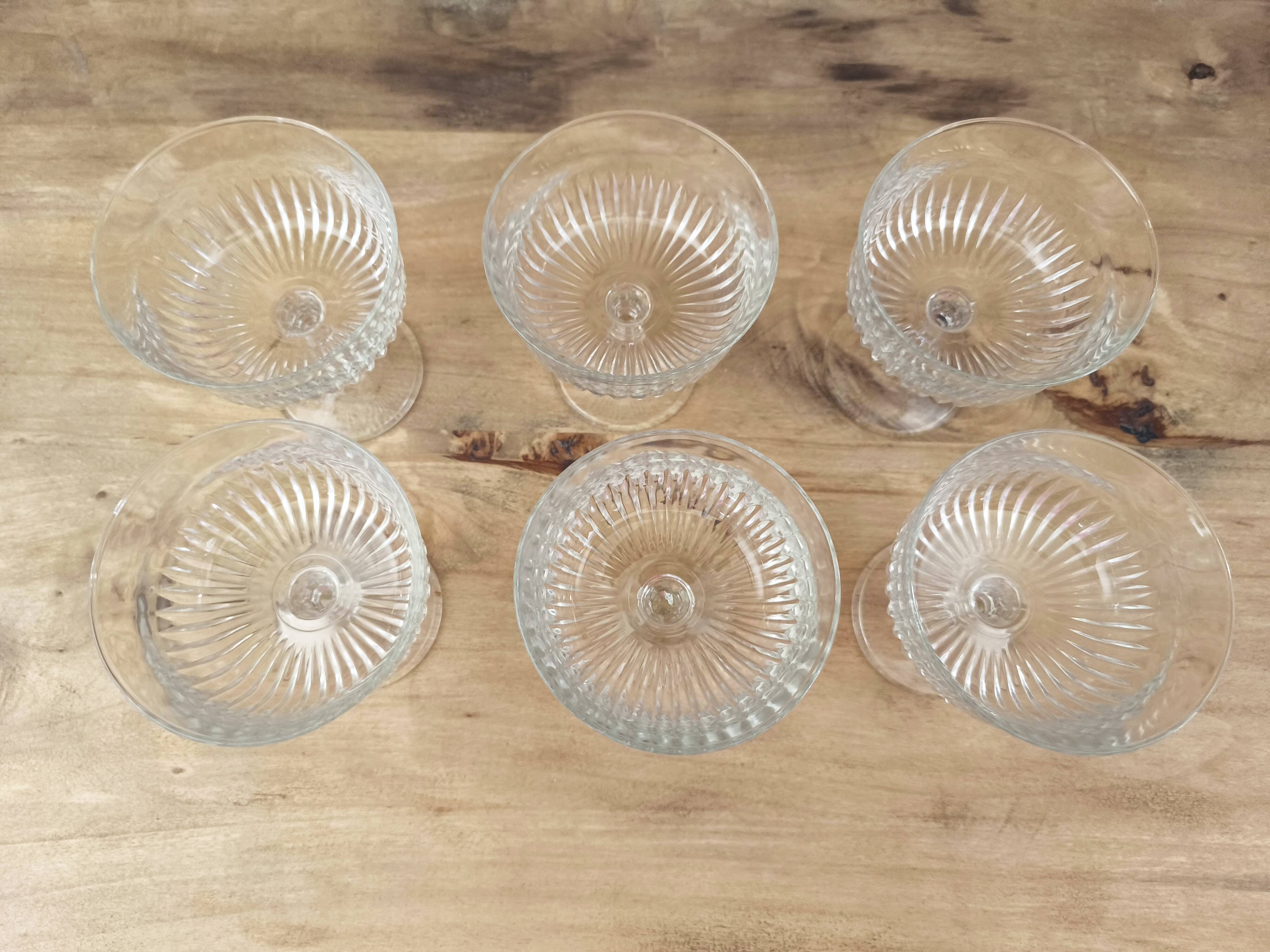 Set of 6 vintage champagne glasses in chiseled glass with flared drinking rim