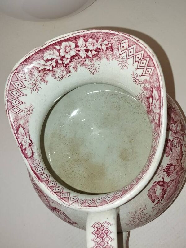 Ancien broc de toilettes