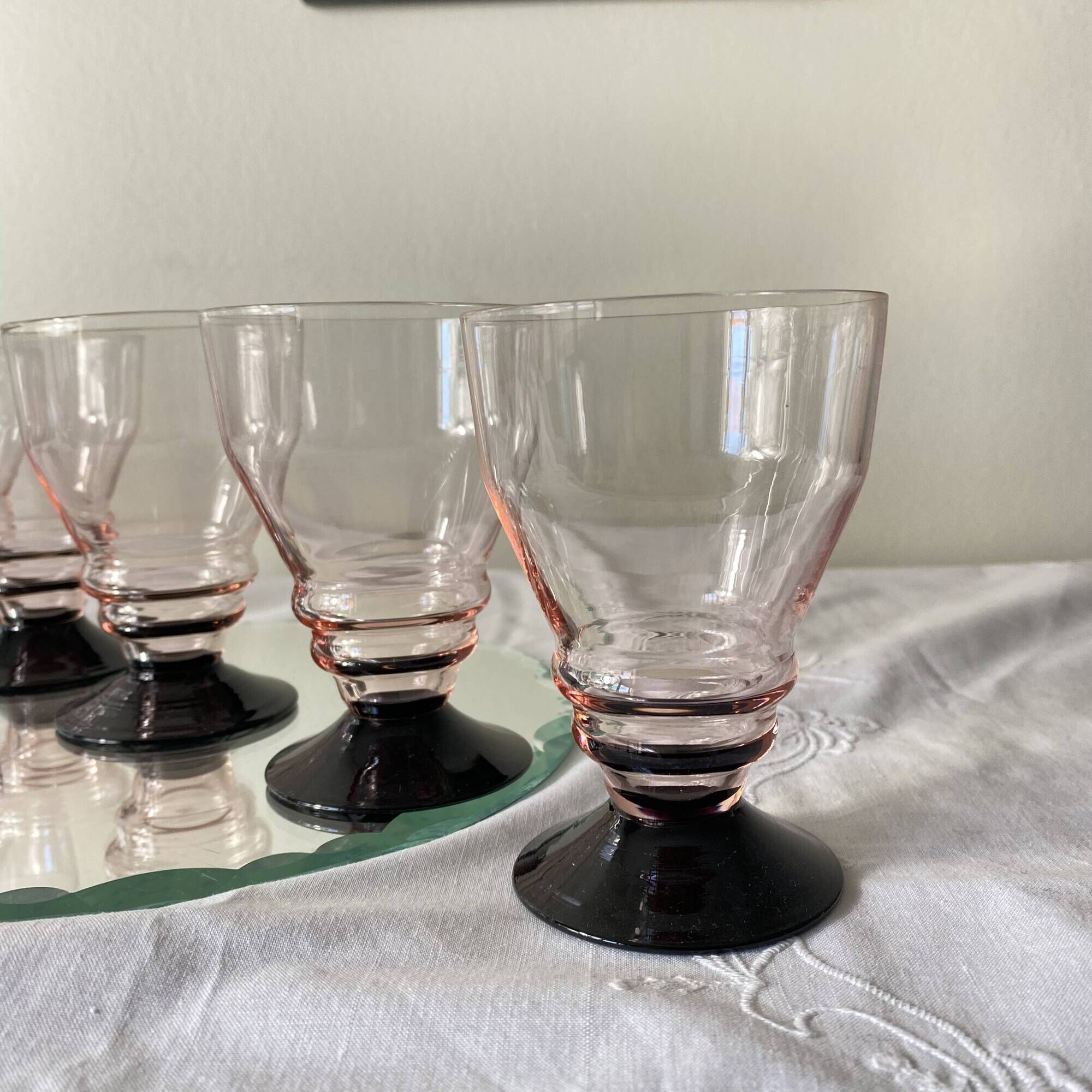 6 large Art Deco pink wine or water glasses with black stems, 17 cl.