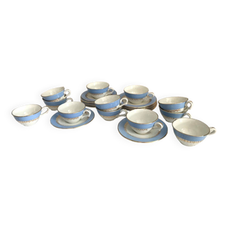 12 tasses à café bleues et soucoupes anciennes