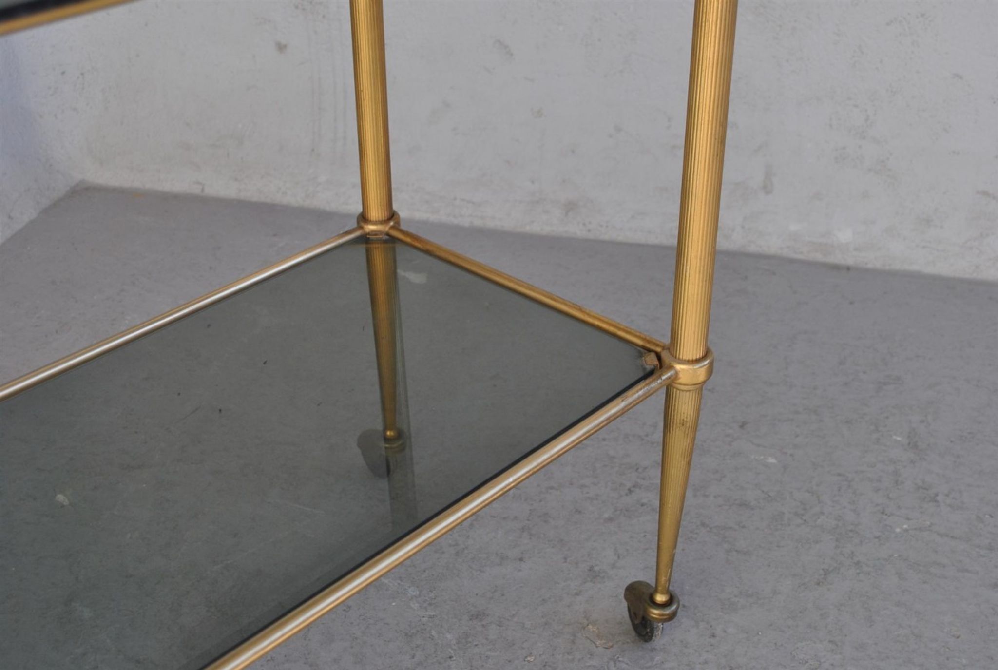 Serving style 1940 on gilded bronze smoked glass top