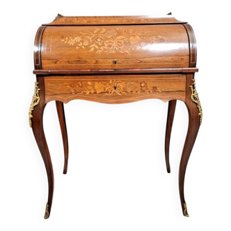 cylinder desk in Louis XV style, elegant and very decorative.