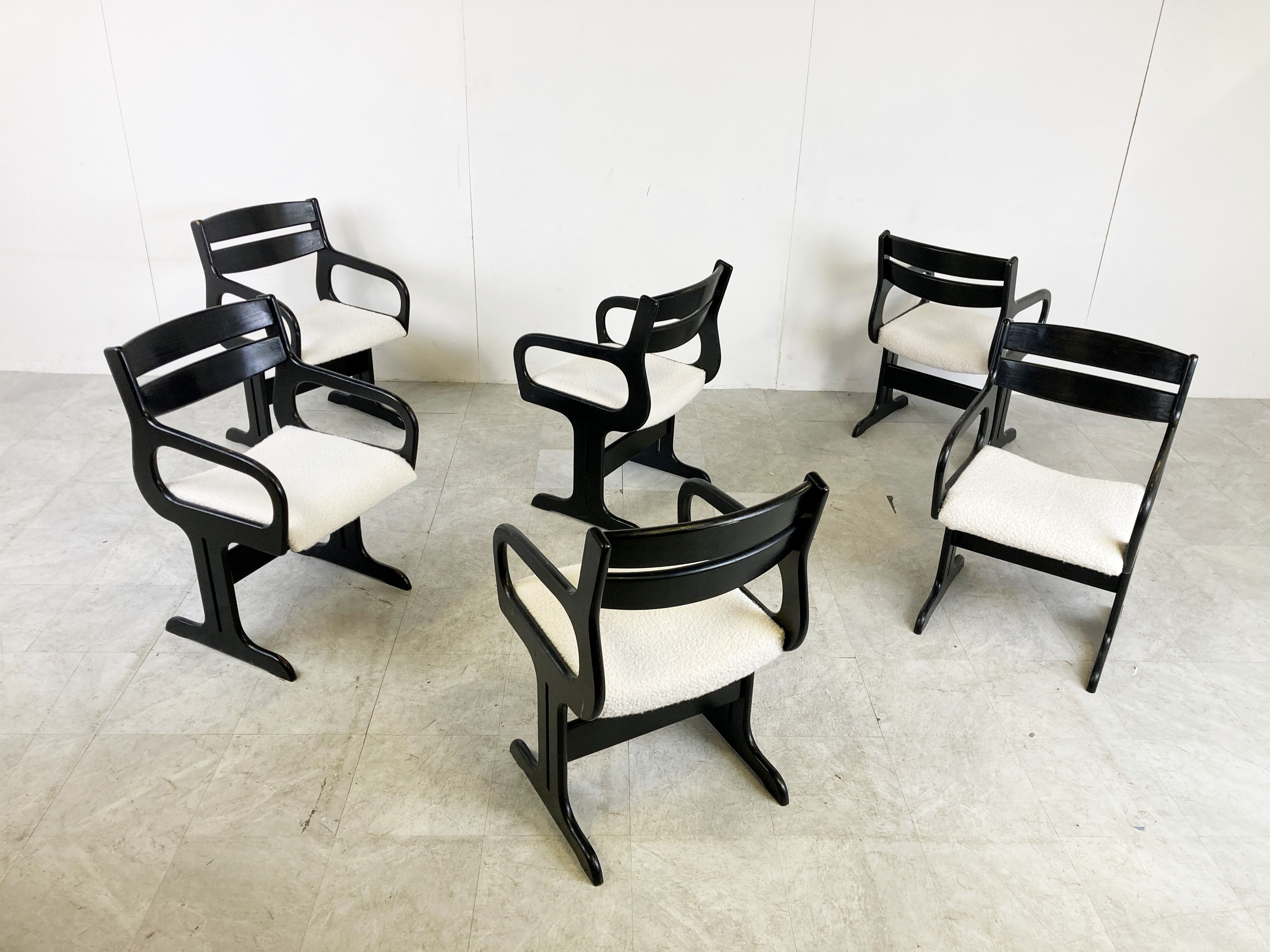 Chaises de salle à manger en bois noir du milieu du siècle, années 1970