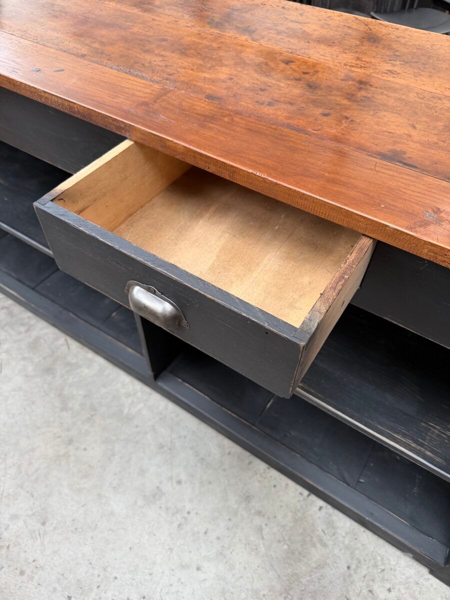 Trading counter early 20th century