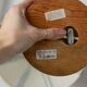 Lampe de table vintage Solbackens Svarveri 38B en bois de pin avec abat-jour en lin peint à la main – Beige