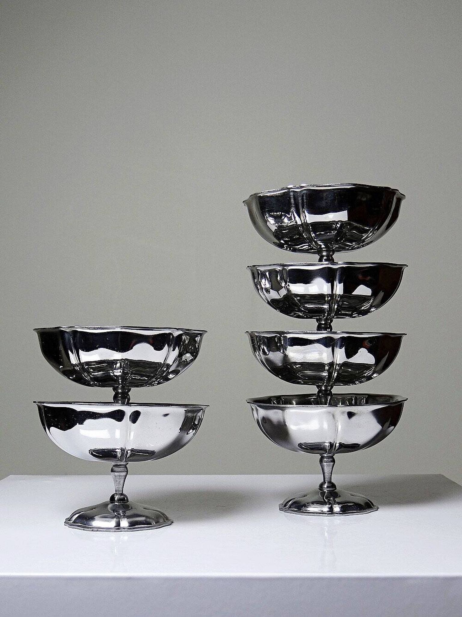 6 vintage-style bistro-style stainless steel dessert bowls on feet