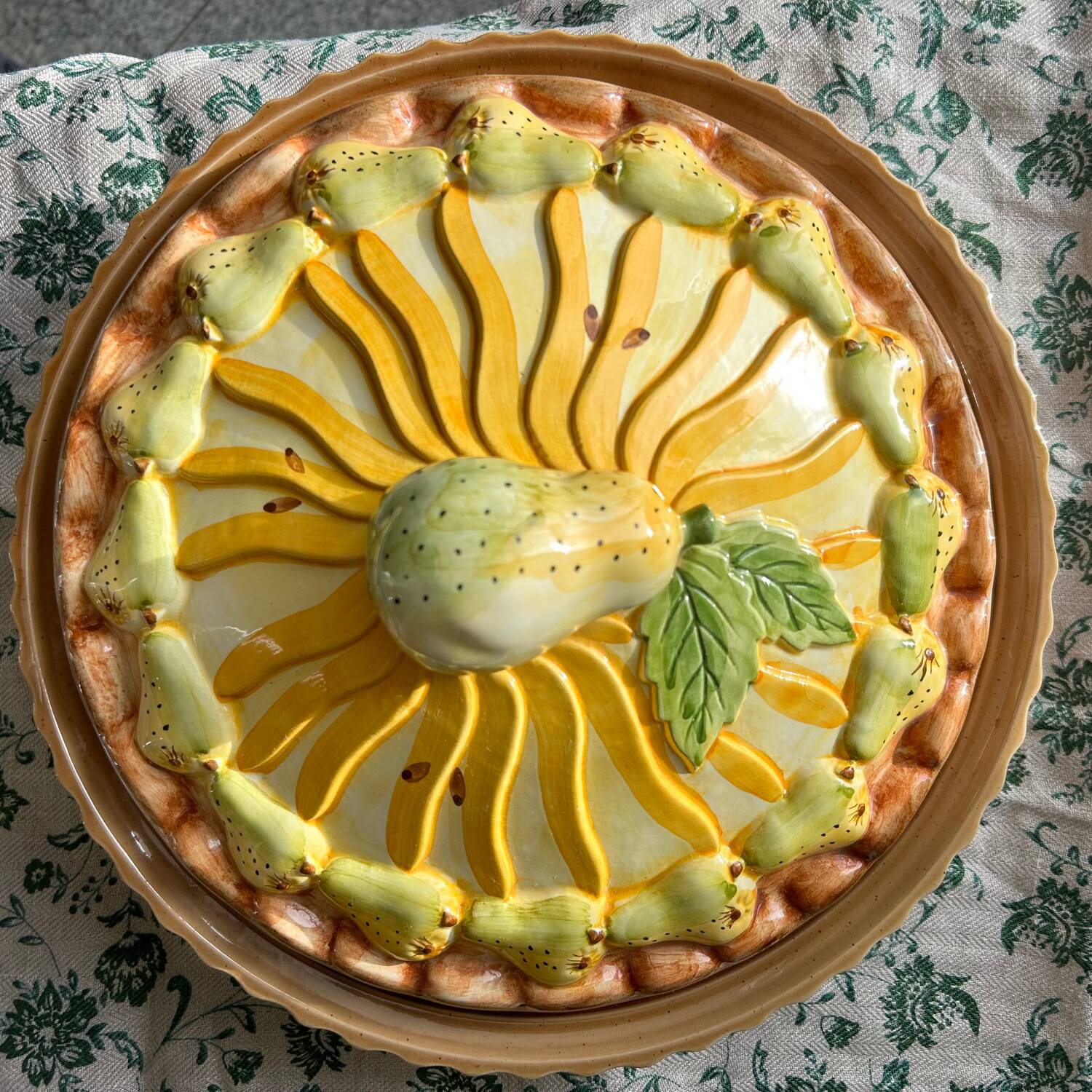 Pear slip tart dish
