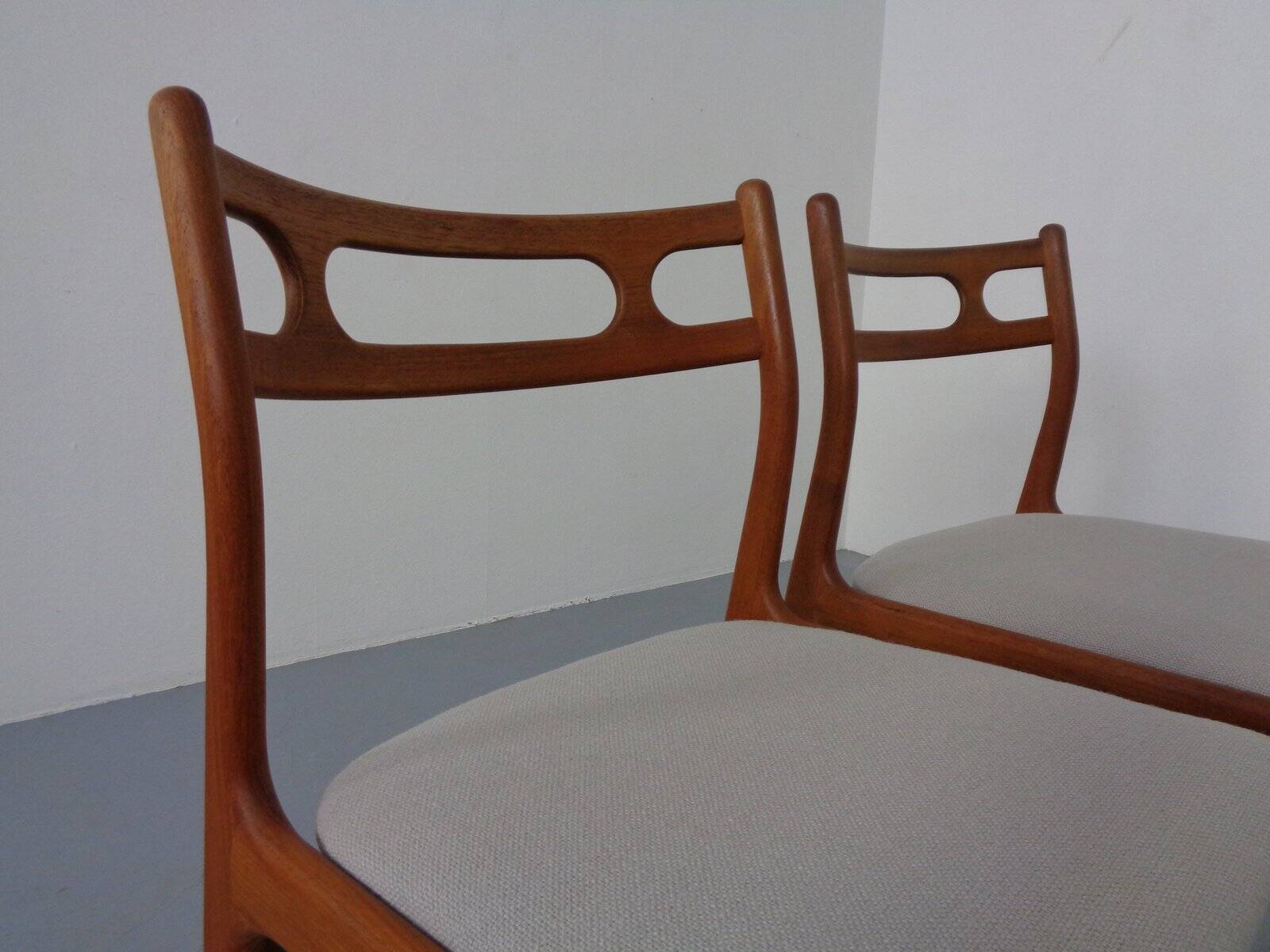 Model 138 Teak & Kvadrat Hallingdal Dining Chairs by Johannes Andersen for Uldum Møbelfabrik, Denmark, 1960s, Set of 2