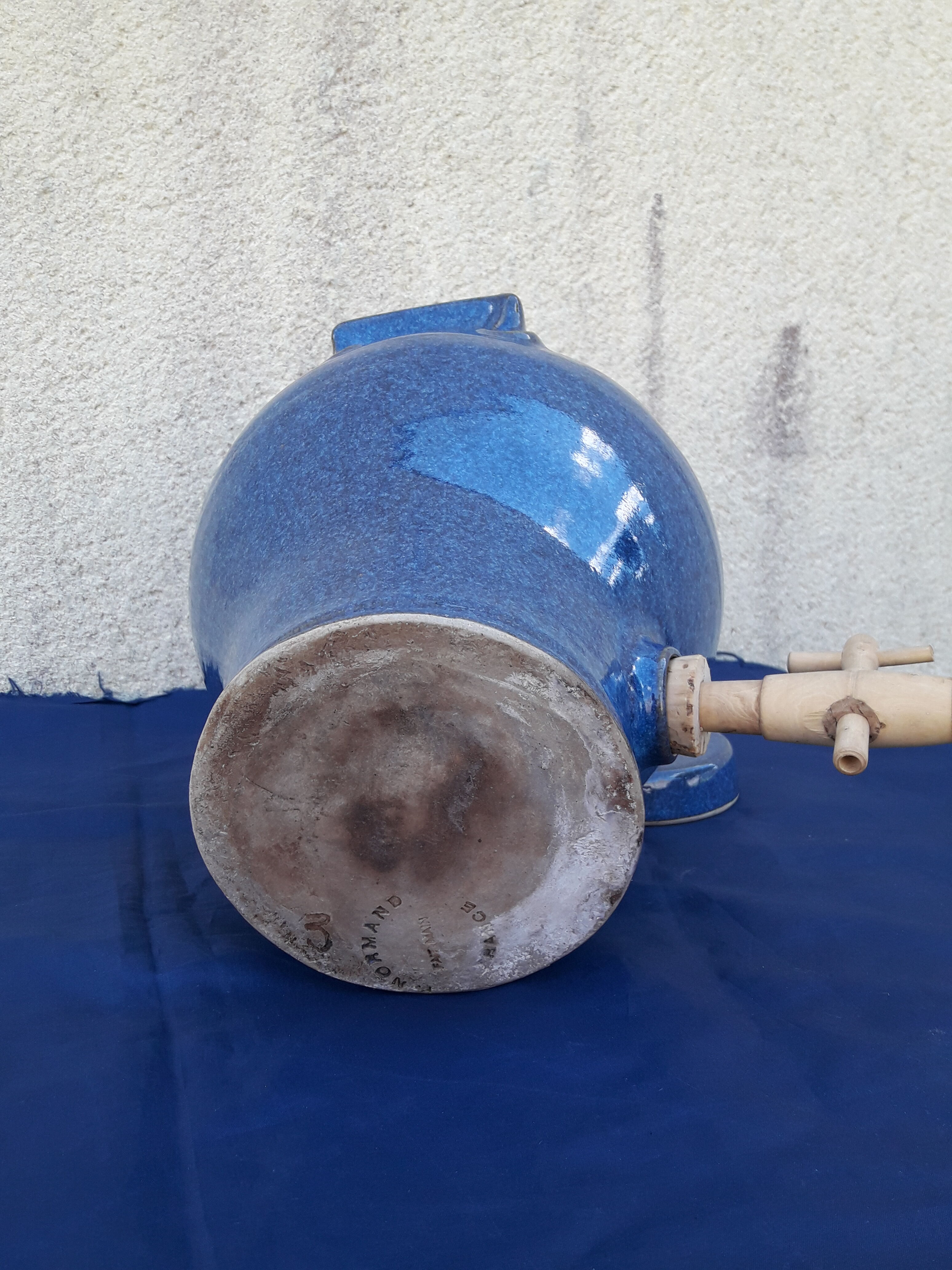 Blue enamelled sandstone vinaigrier 3 L H 26 cm