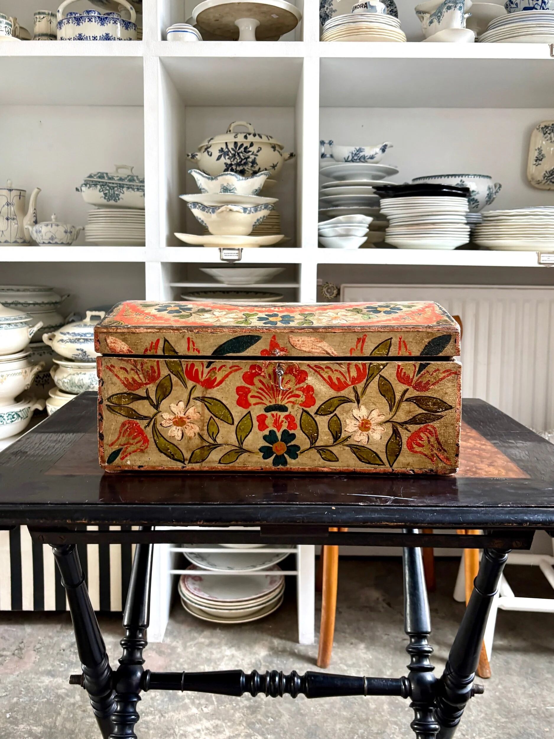 Painted wooden wedding box, early 20th century