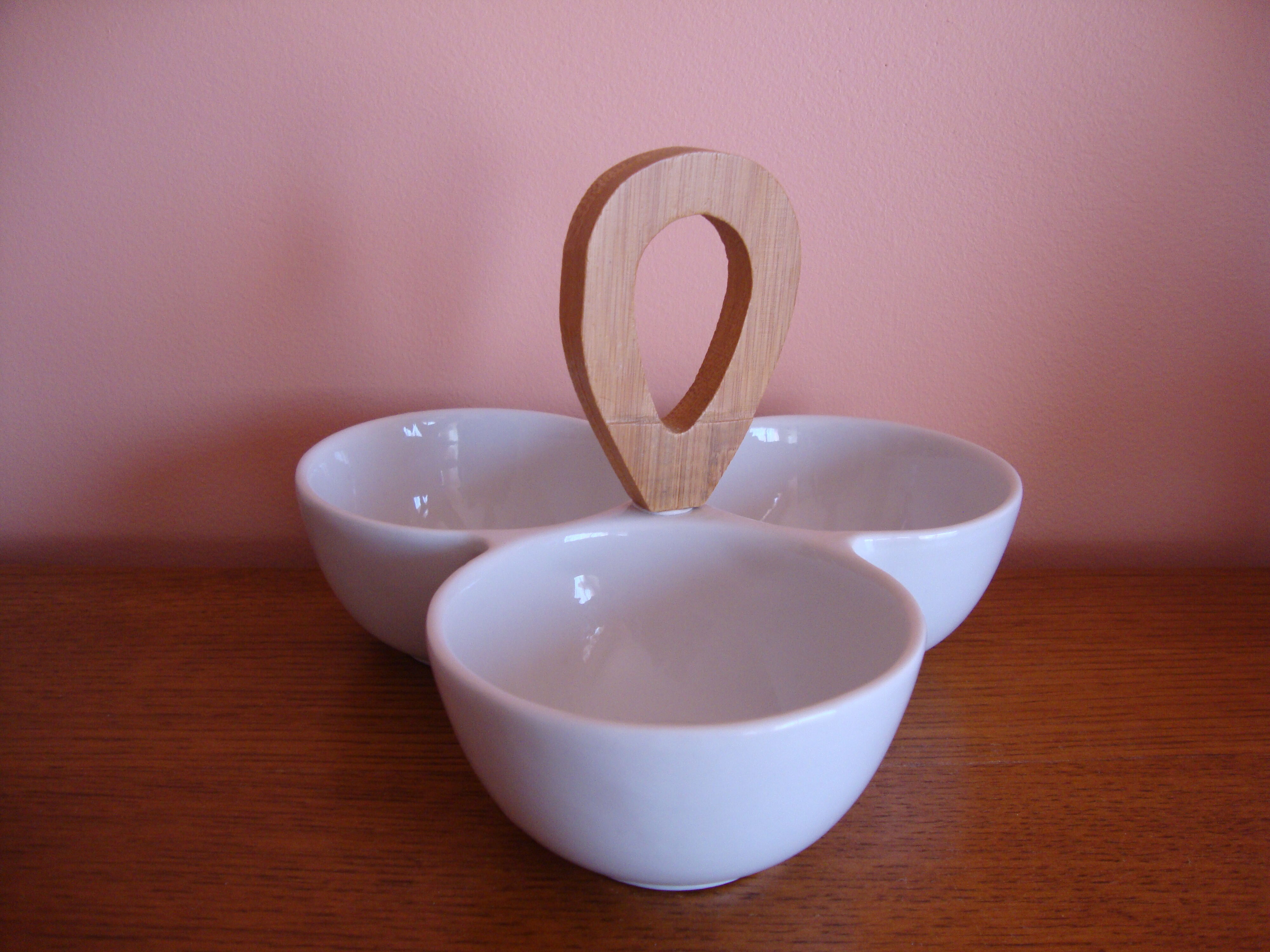 Servant in vintage white ceramic