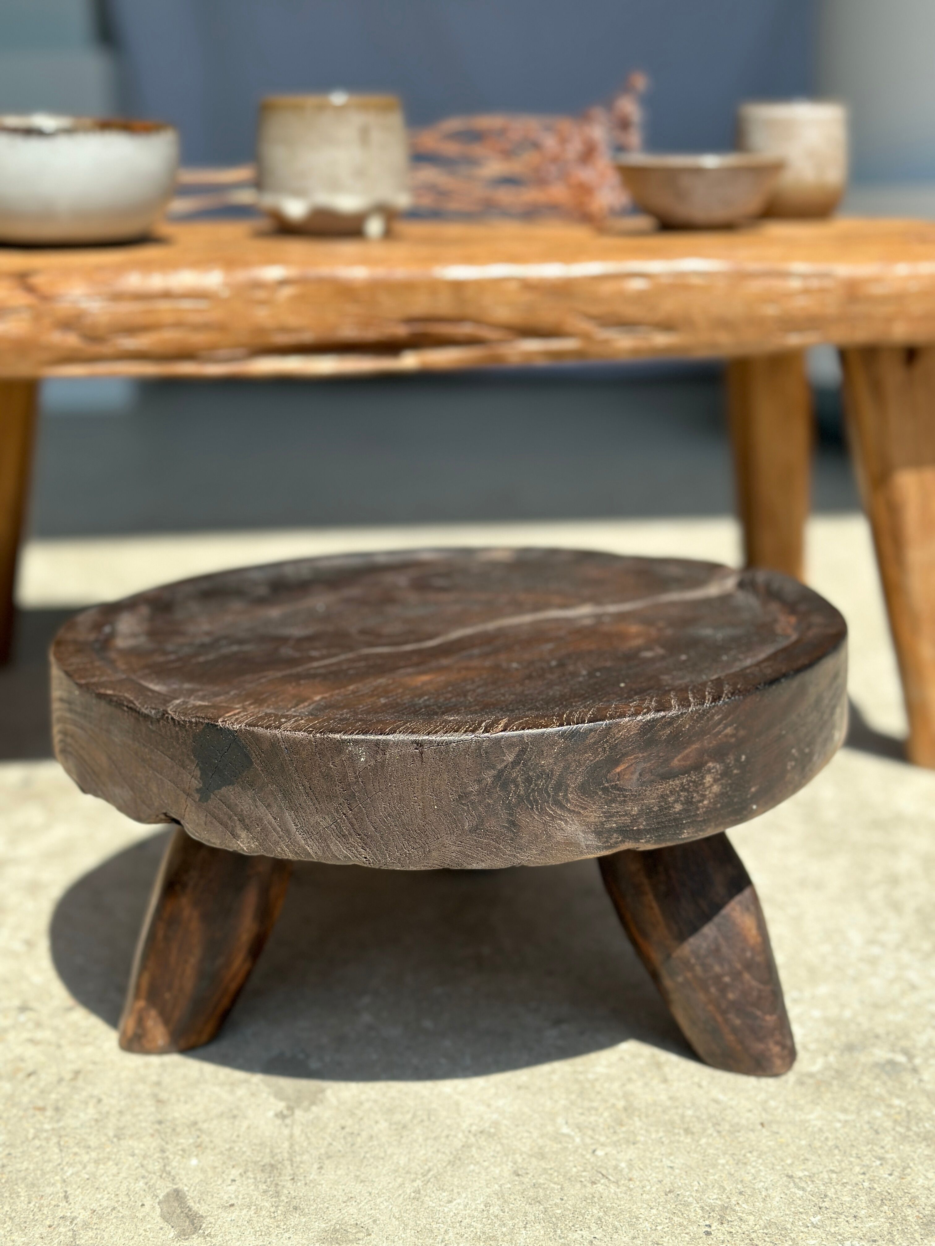 Coffee table in blond teak quadripod