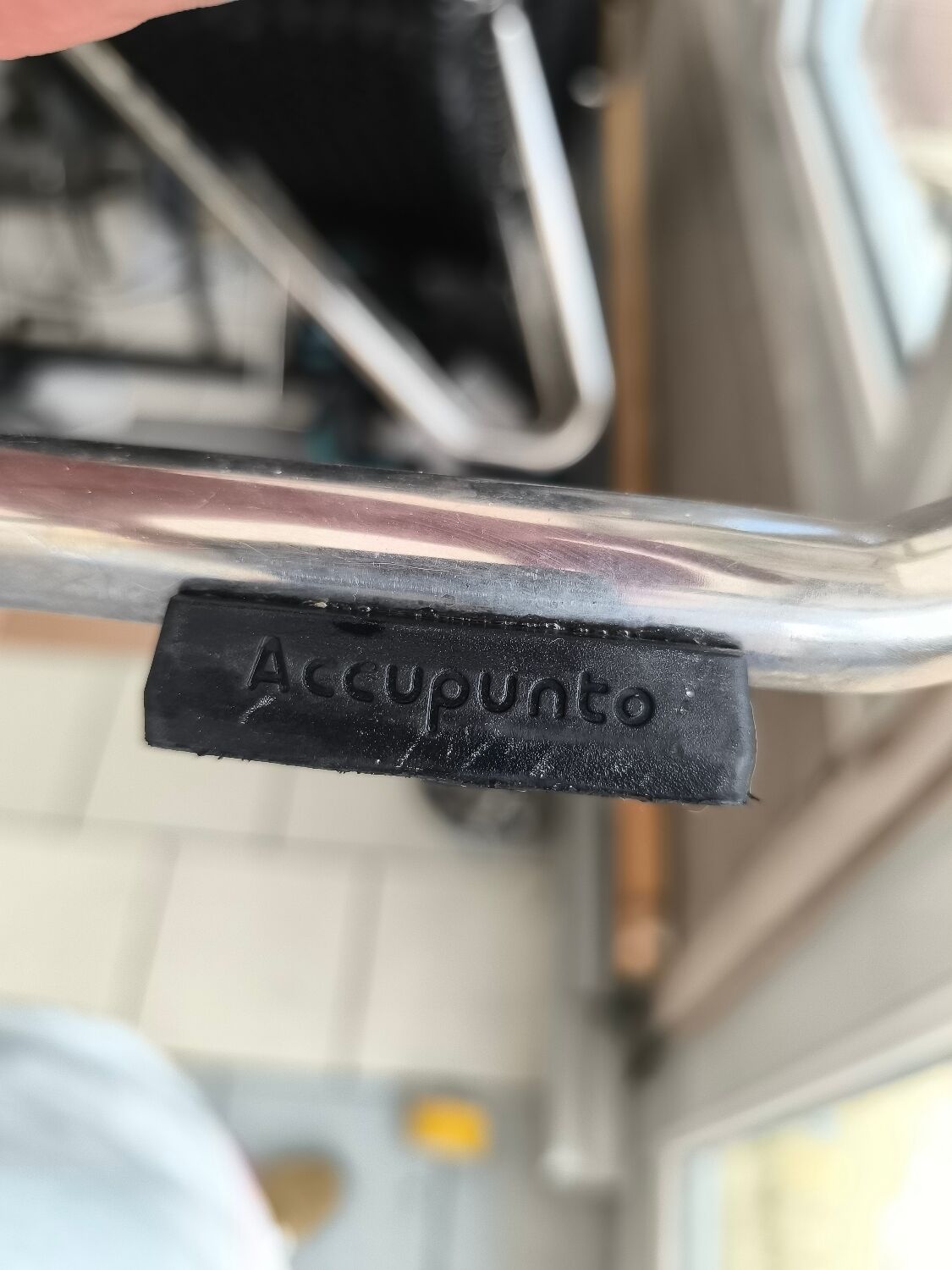Three-seater bench Accupunto Yos & Leonard Theosabrata