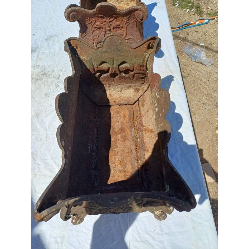 Pair of 1900 cast iron planters from Charleville-Mézières in rococo style